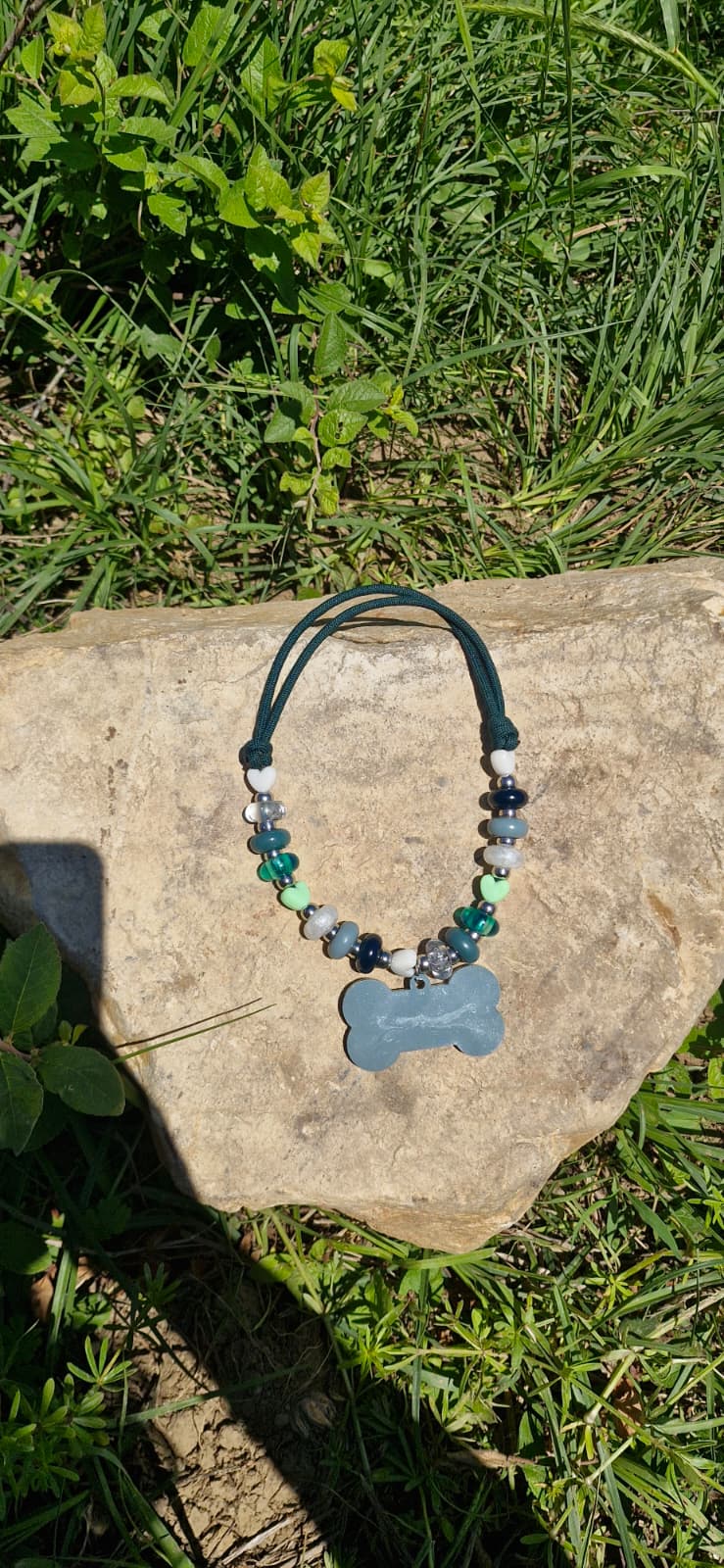 Plüton — Emerald Mist El Yapımı Epoksi Taş Kedi/Köpek Kolyesi