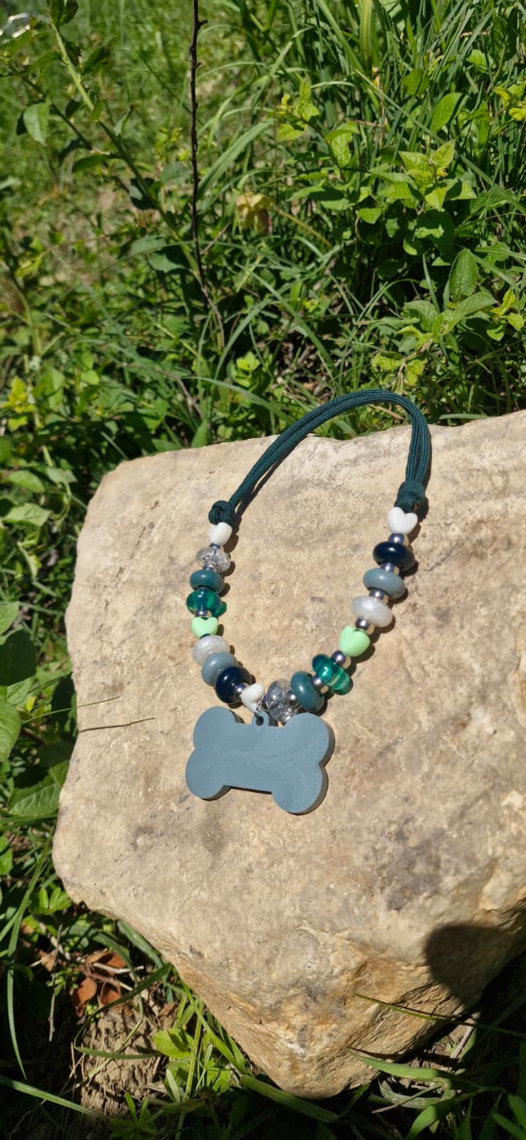 Plüton — Emerald Mist El Yapımı Epoksi Taş Kedi/Köpek Kolyesi
