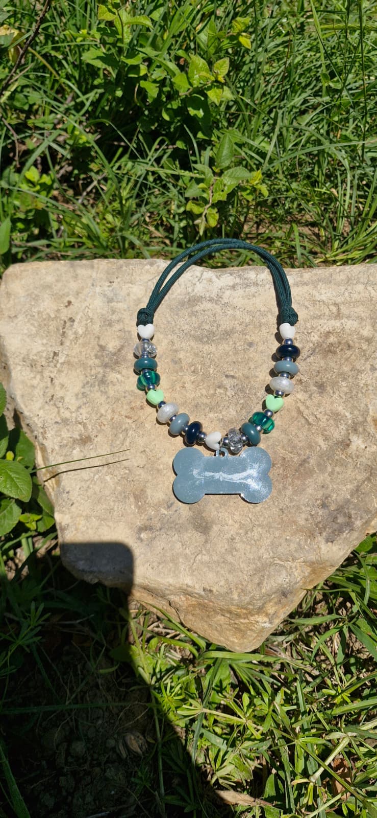 Plüton — Emerald Mist El Yapımı Epoksi Taş Kedi/Köpek Kolyesi