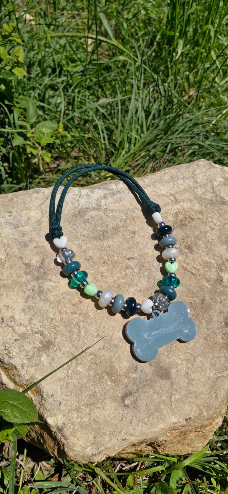 Plüton — Emerald Mist El Yapımı Epoksi Taş Kedi/Köpek Kolyesi